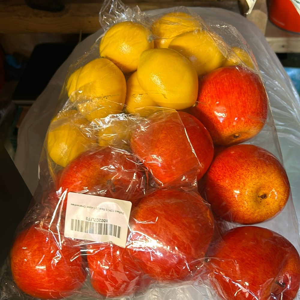Decorated lemons and apples for those who are creative